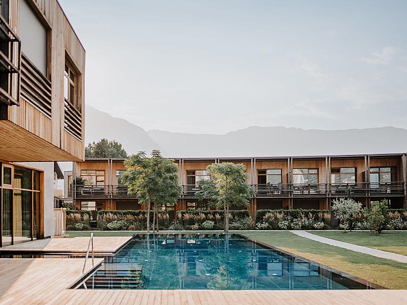 Neues Hotel in Südtirol mit Park und Outdoorpool