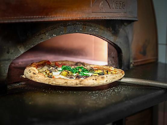 Holzofenpizza in der Nähe des VillaVerde Boutiquehotels in Südtirol