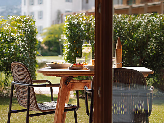 Selbstgekochtes im Garten genießen: „Dine in“ im Hotel in Algund